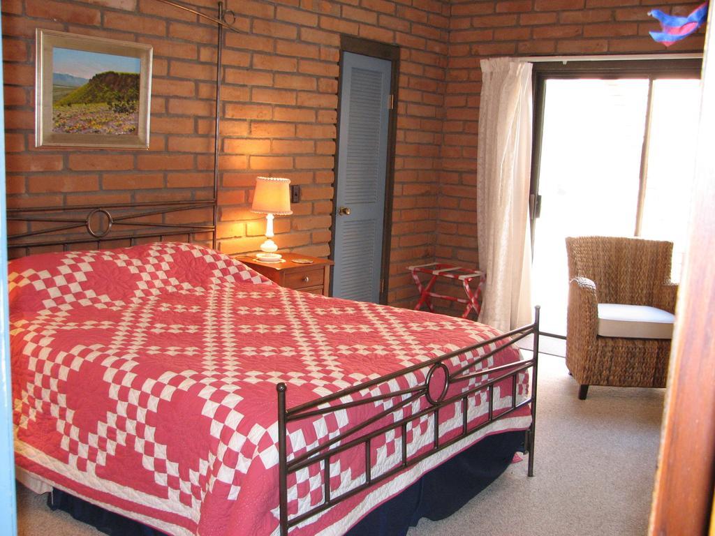 Desert Trails Bed & Breakfast Tanque Verde Room photo
