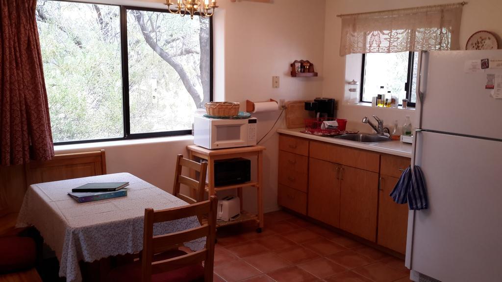 Desert Trails Bed & Breakfast Tanque Verde Room photo